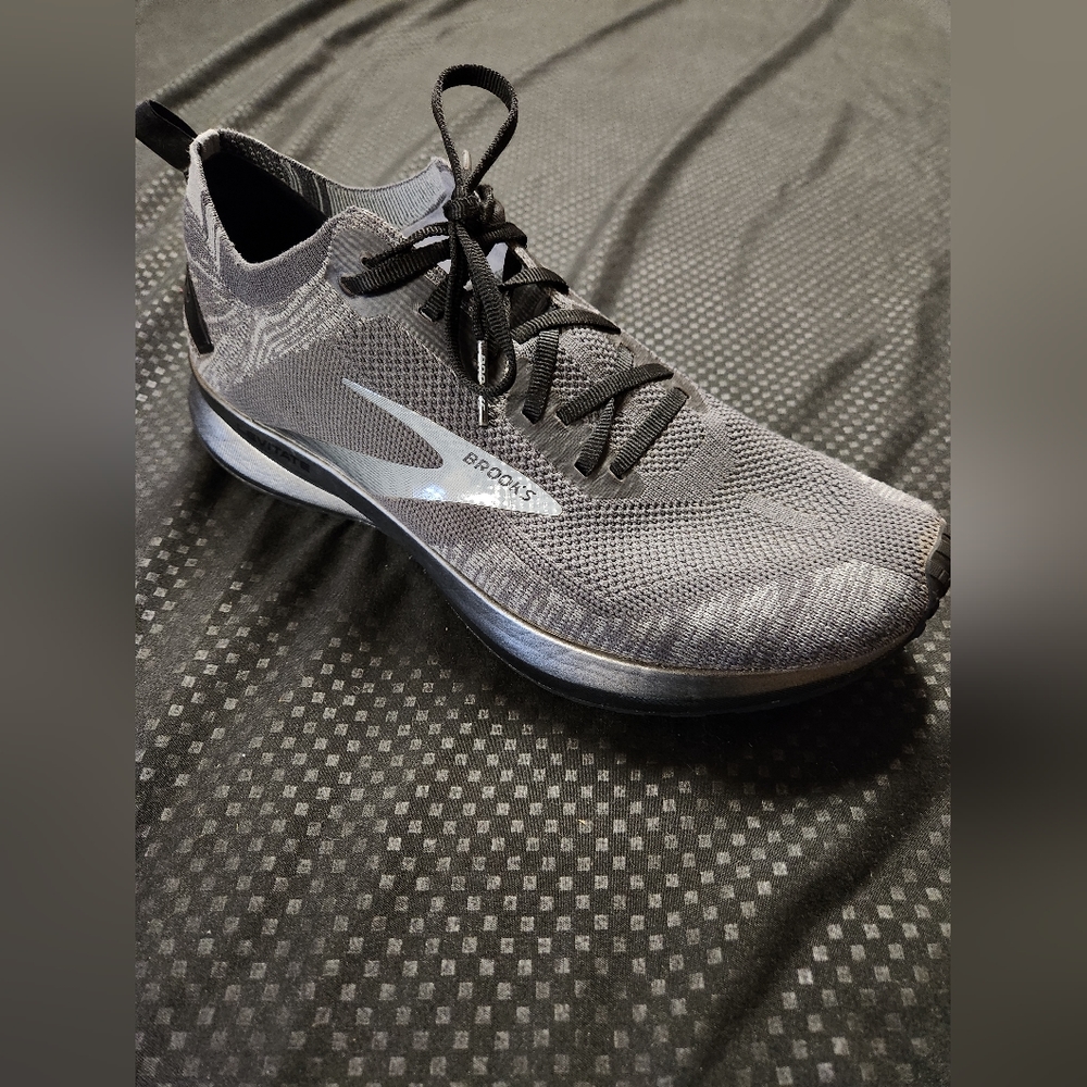 Brooks Road Running Shoe - 10
